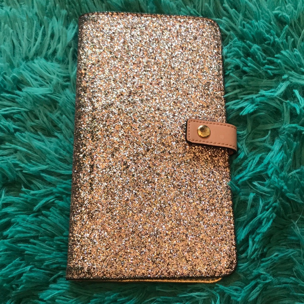 Pinch glittery passport holder